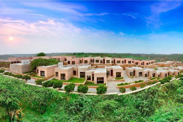 Hotel The Lalit Mangar Dera Mandi Faridabad Escorts Service